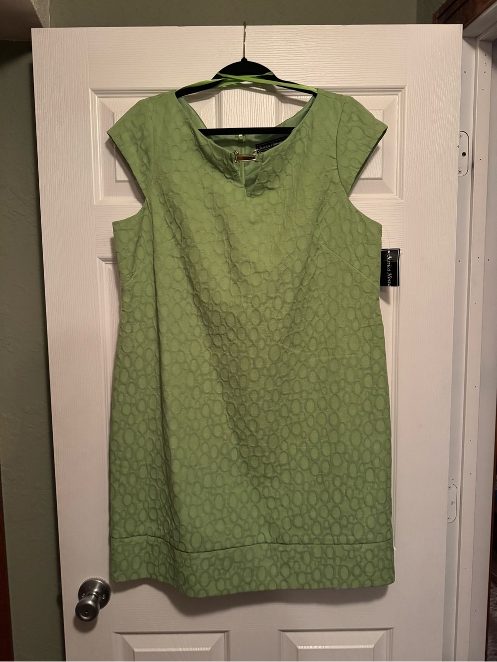 NWT Jessica Howard Sz 18 Lime Green Cap-Sleeve Shift Dress w/ gold clasp